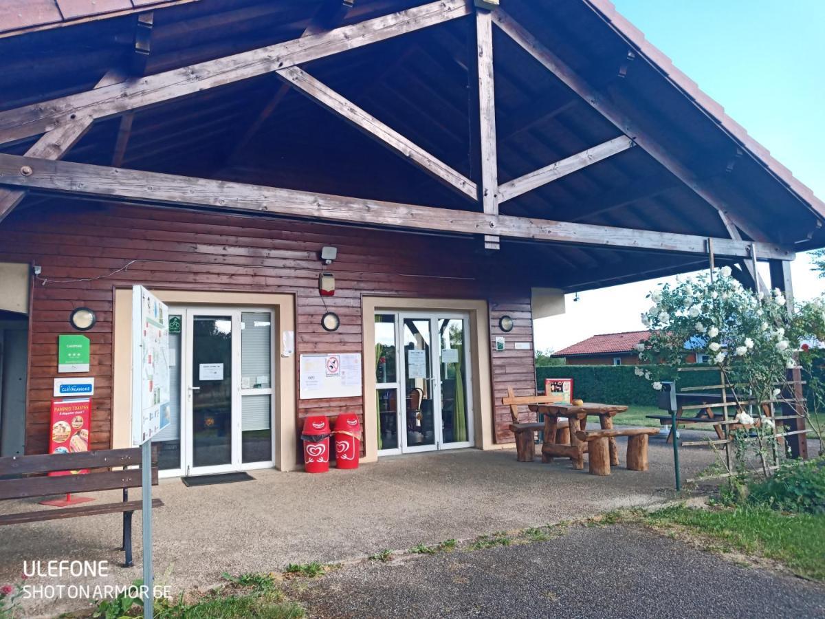 Camping Les Hirondelles Bourg-Sainte-Marie Exterior foto